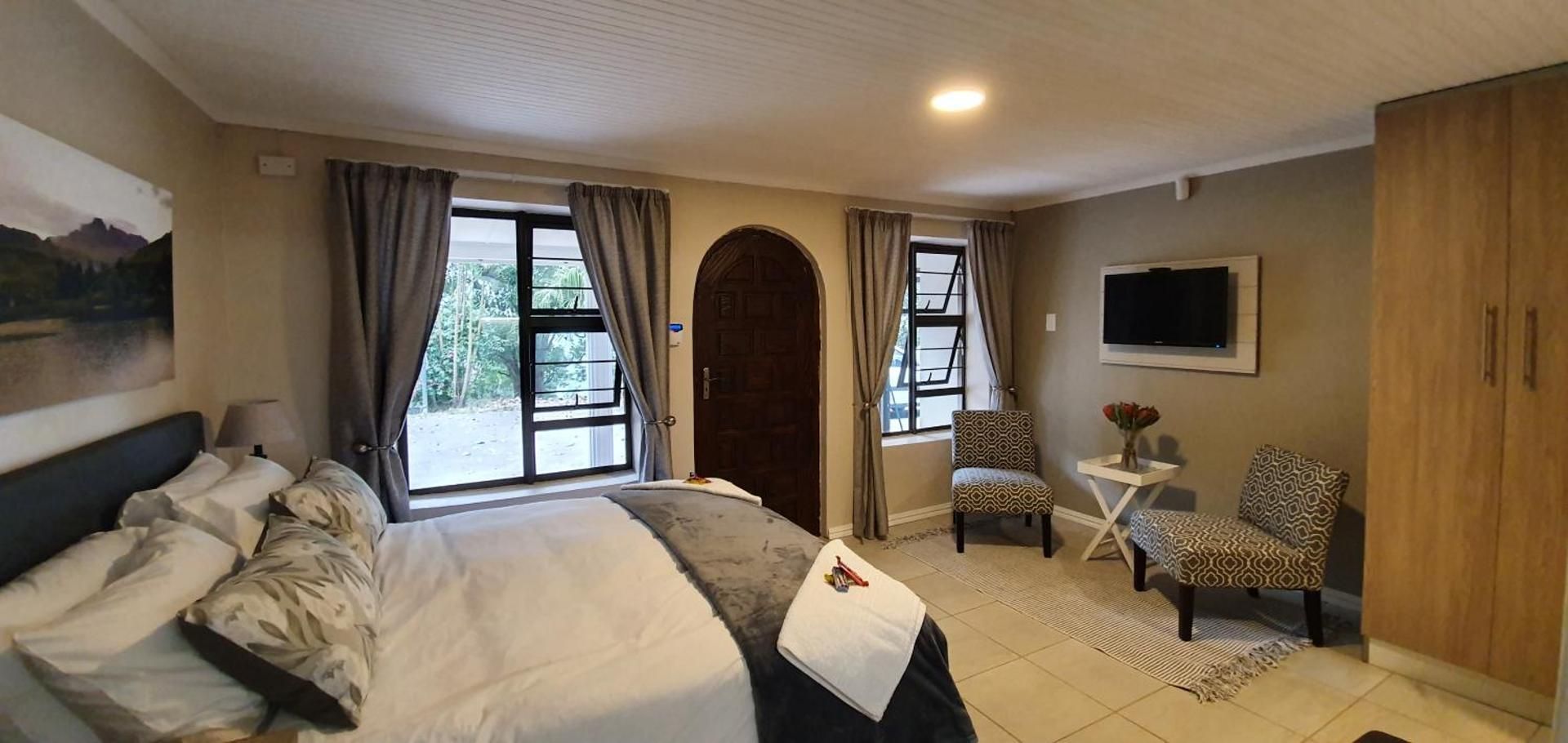 Deluxe Double Room (2 Adults + 1 Child)