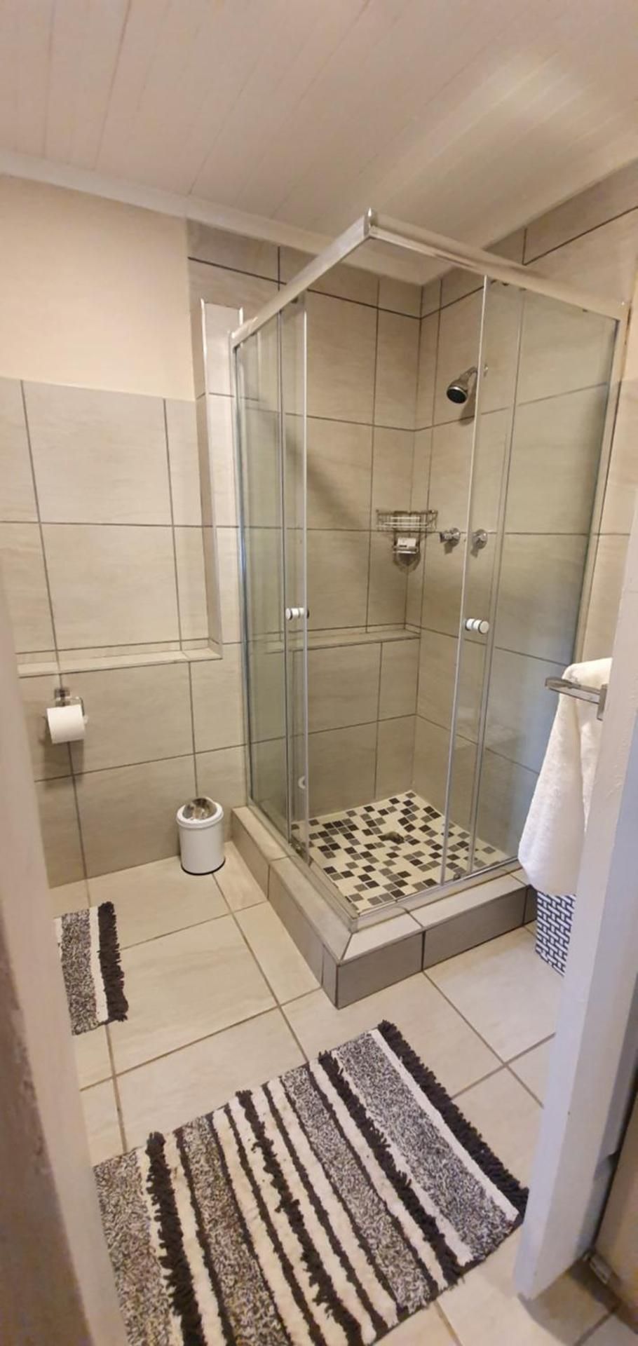 Deluxe Double Room (2 Adults + 1 Child)