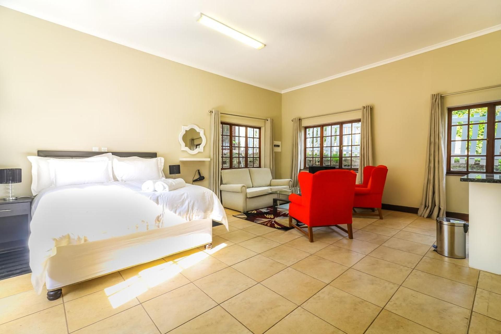 Deluxe Queen Suite