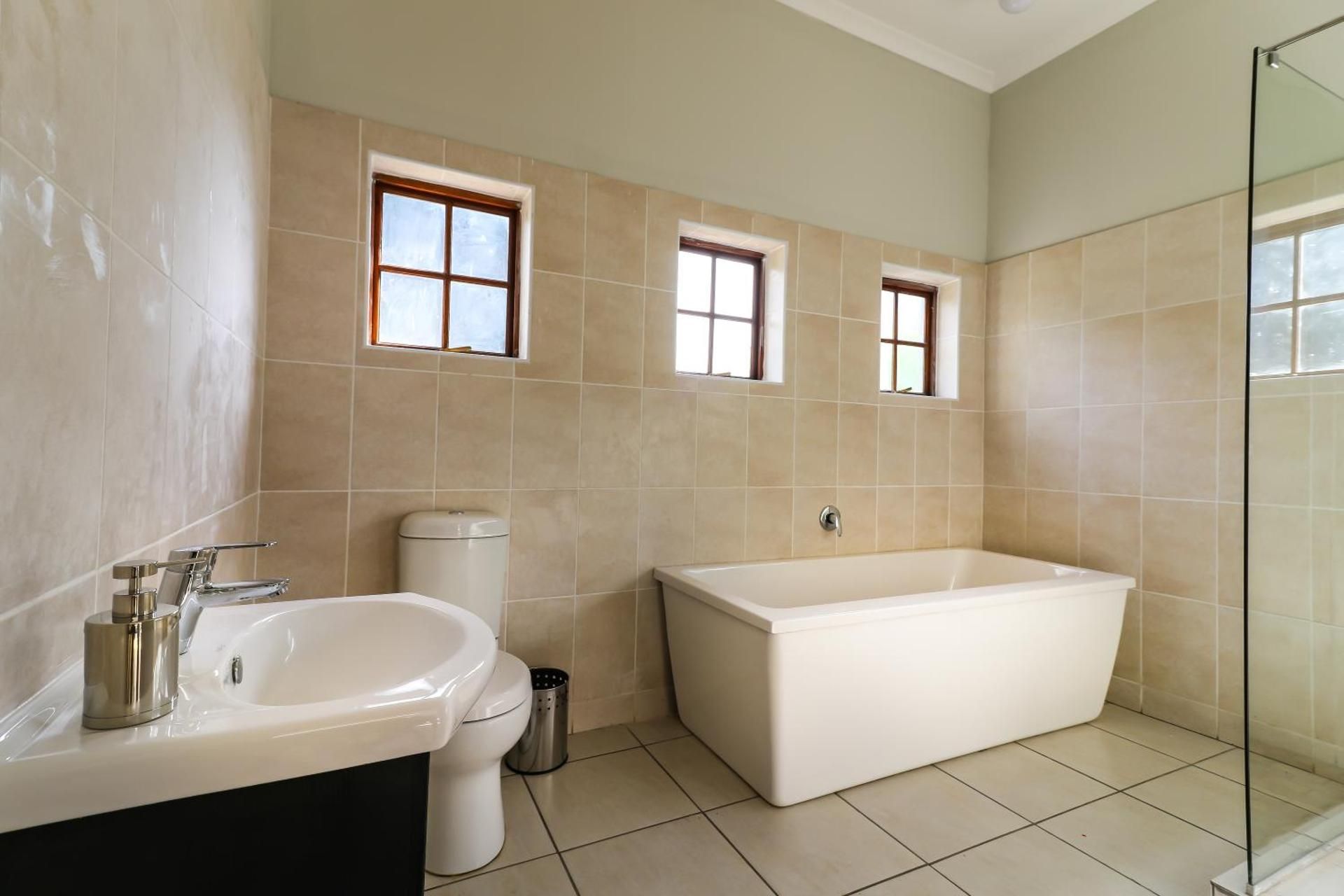 Deluxe Queen Suite