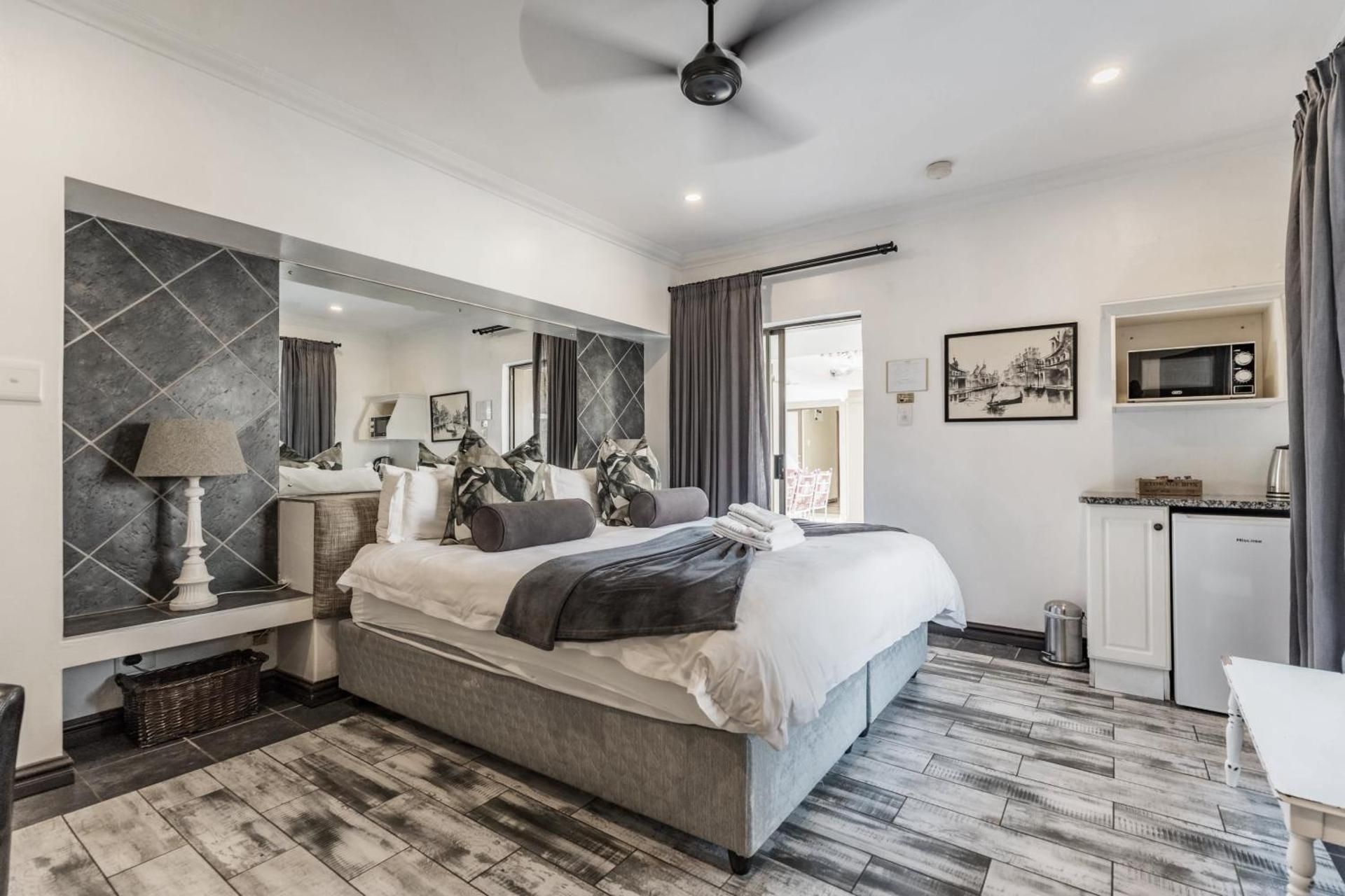 Luxury King Room