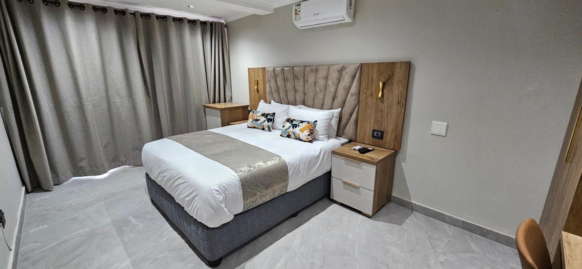 Standard Queen Room