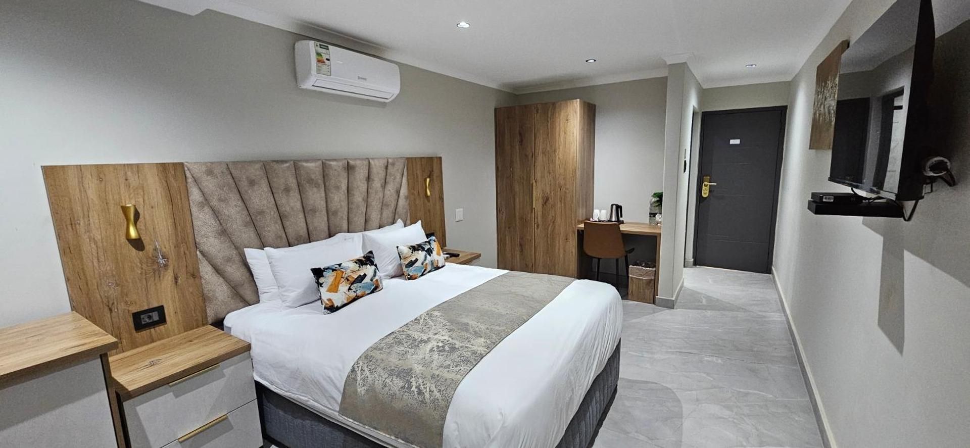 Standard Queen Room