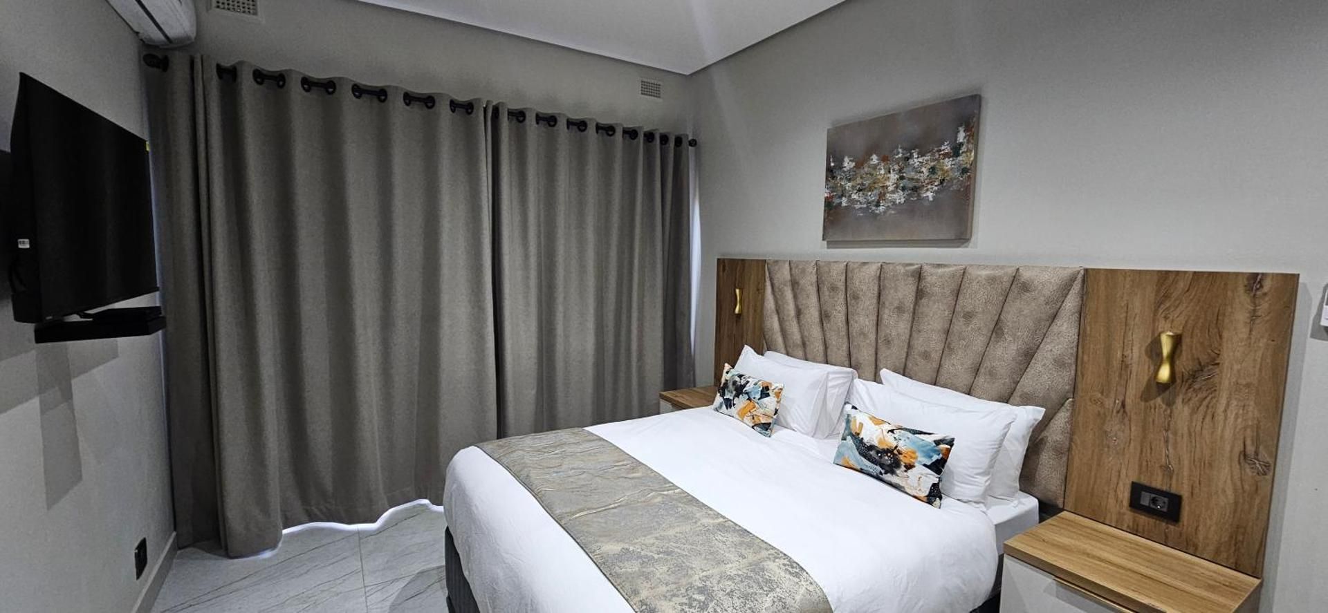 Deluxe Queen Room