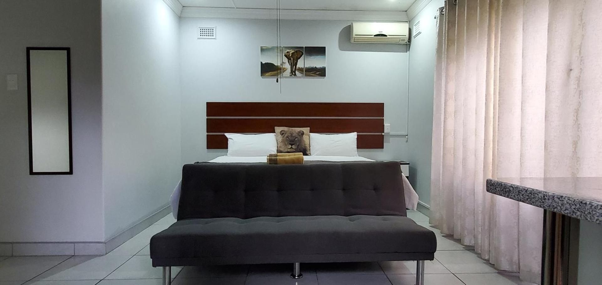 Twin Room (No kitchen)