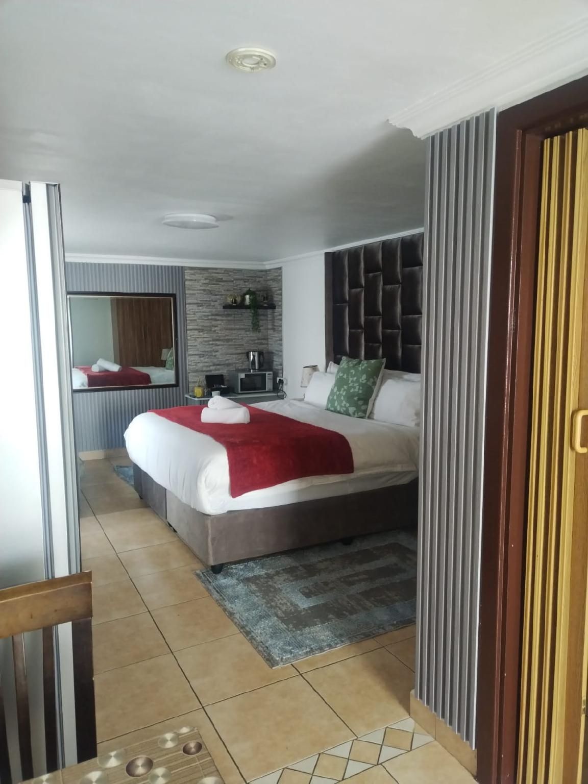 Honeymoon Suite