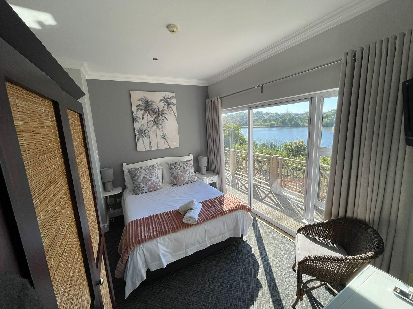 Queen Bed Room