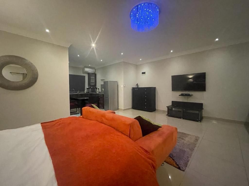 Deluxe Queen Suite