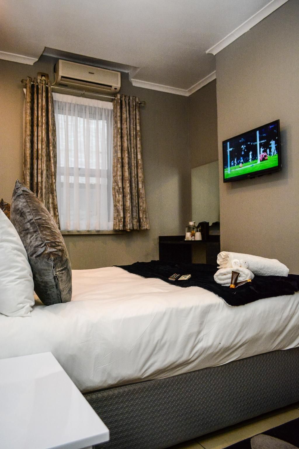 Standard room - Queen bed
