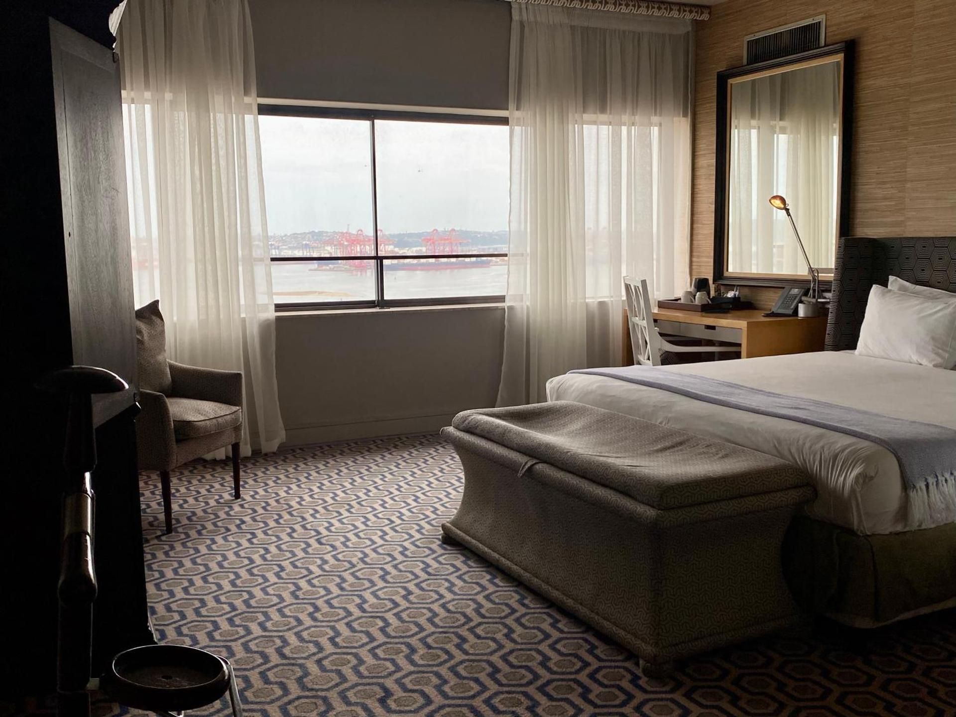 Executive Deluxe Suite