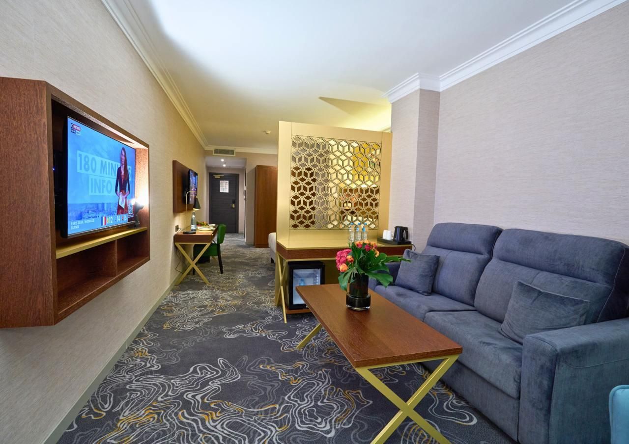 Saint-Eugene Hotel Deluxe Suite 3