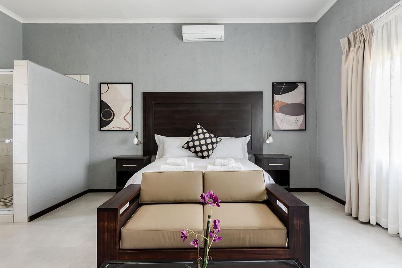 Deluxe Queen Suite