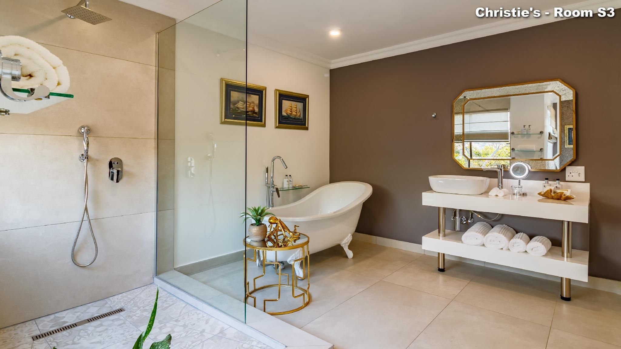 Christies @32 on Russell King Room 3