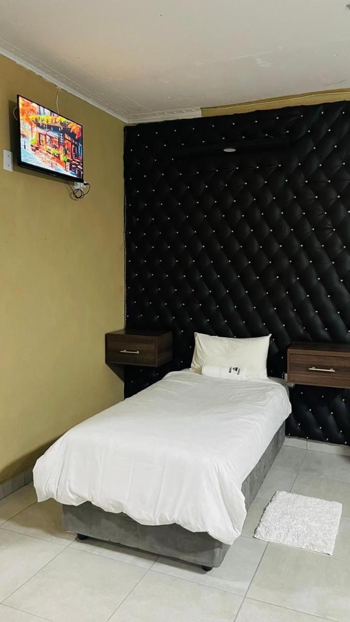 Deluxe Double or Twin Room with Mountain View