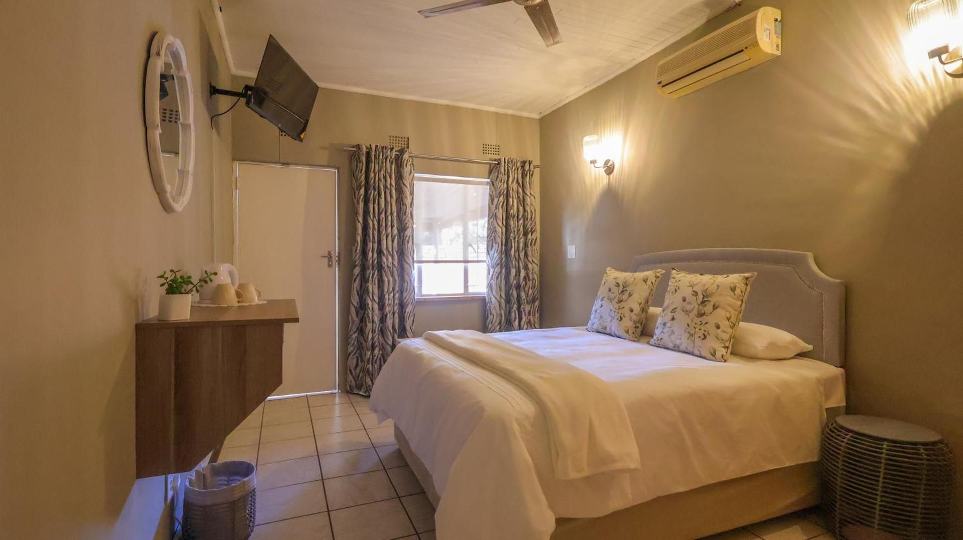 Deluxe Double Room (2 Adults + 1 Child)