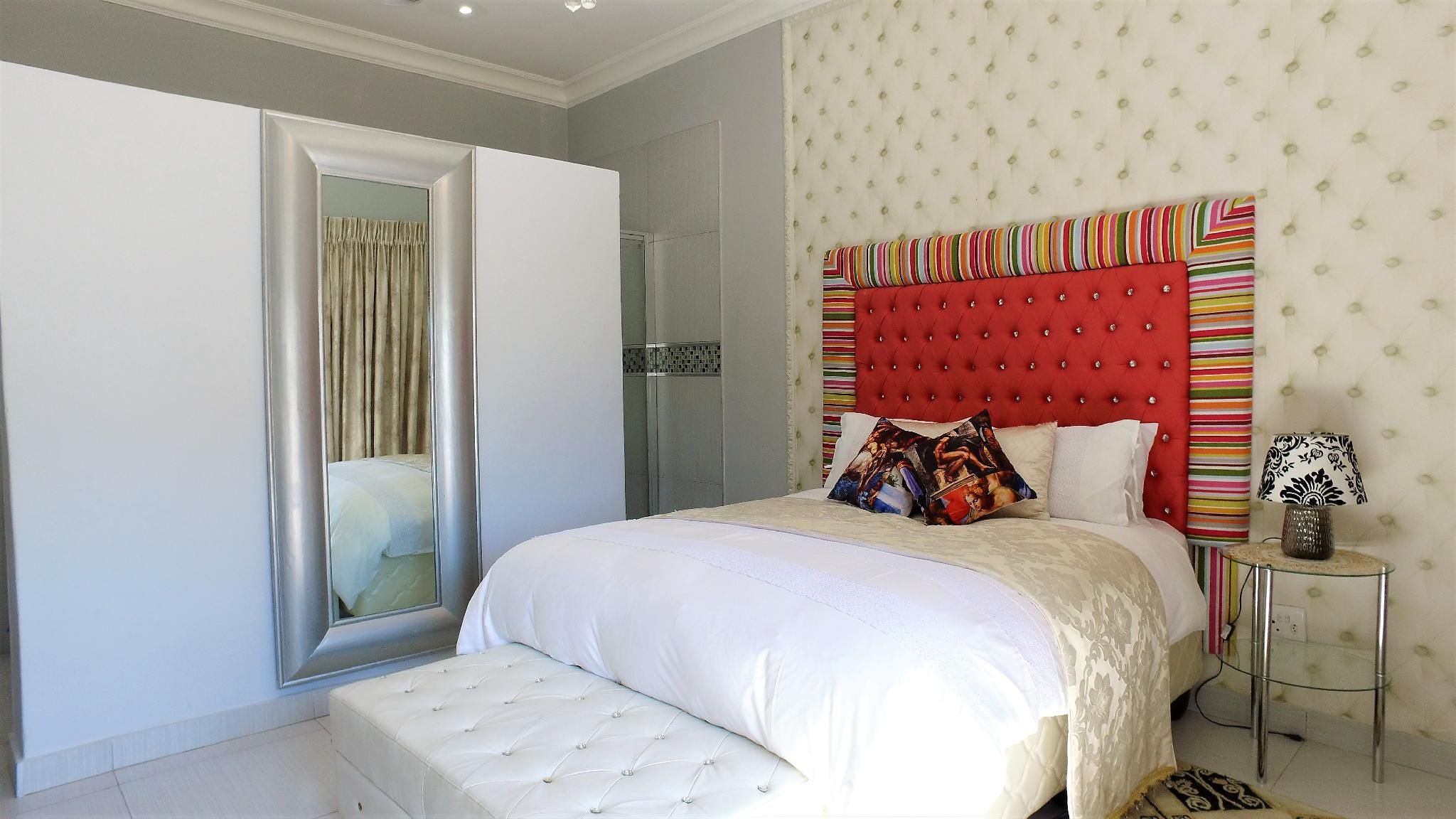 Leonardos Guesthouse  Standard Queen