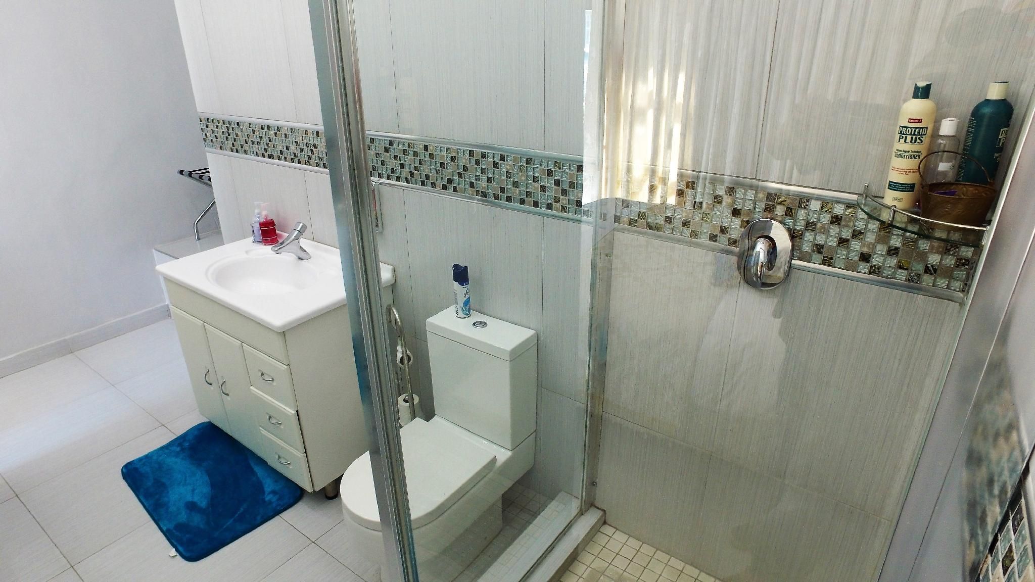 Leonardos Guesthouse  Standard Queen 3