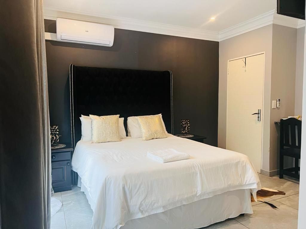 Queen Room with Garden View