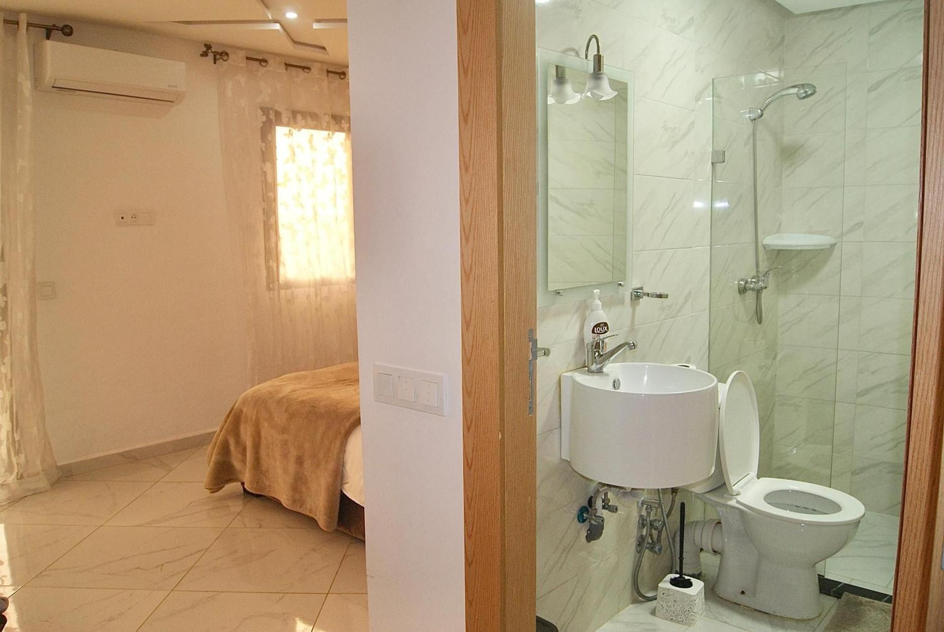 Apartment with Lake View