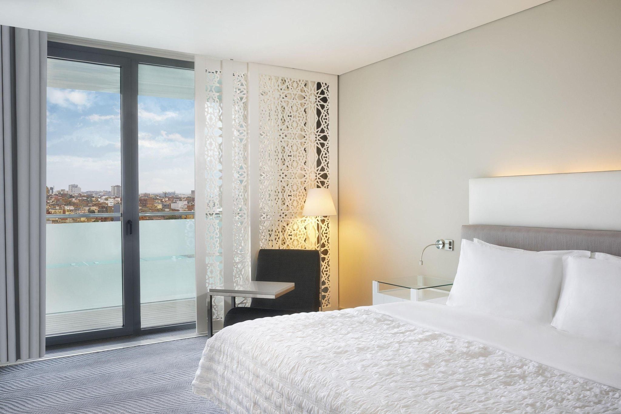Deluxe Suite, Junior Suite, 1 King, Balcony