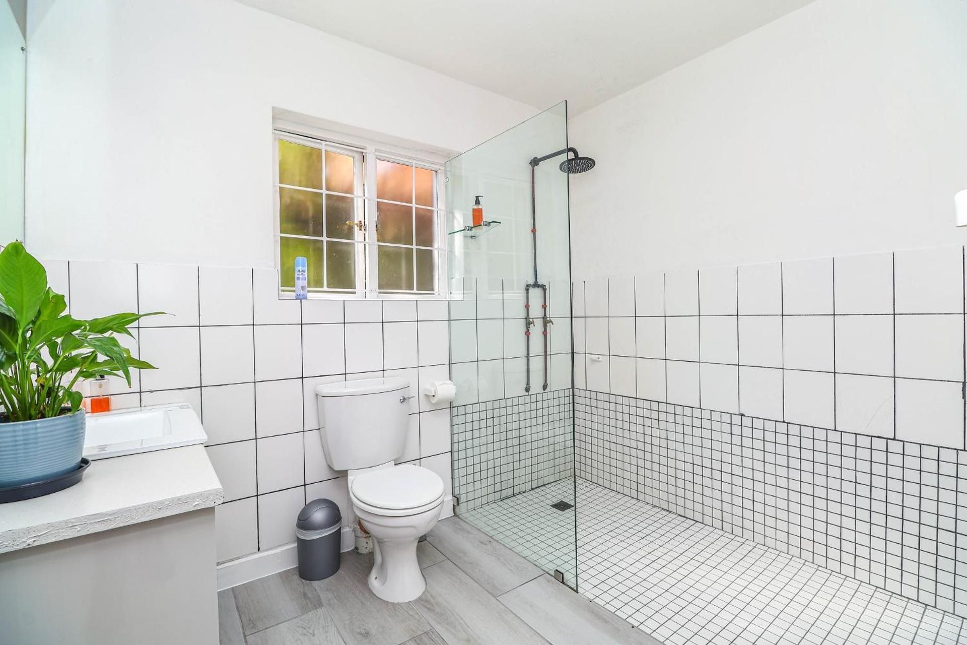 Glenview Heads Apartments Deluxe Studio 2