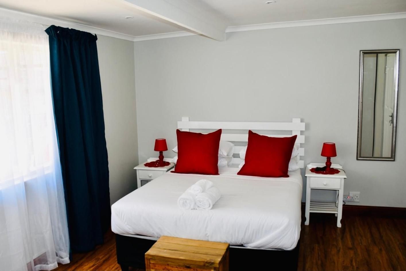 Friendz Guesthouse Deluxe Room 2