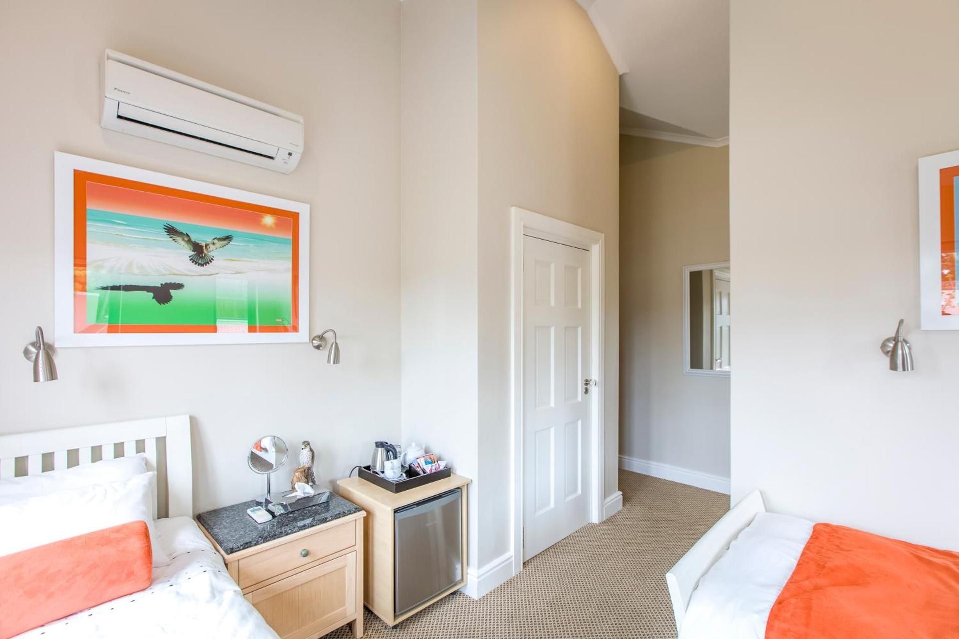 Twin Budget Room