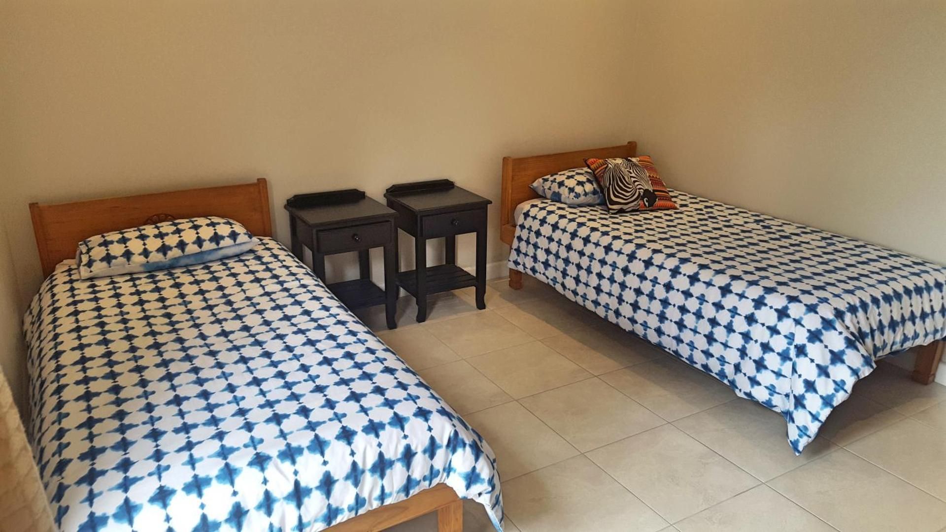Standard Twin Room with Shared Bathroom