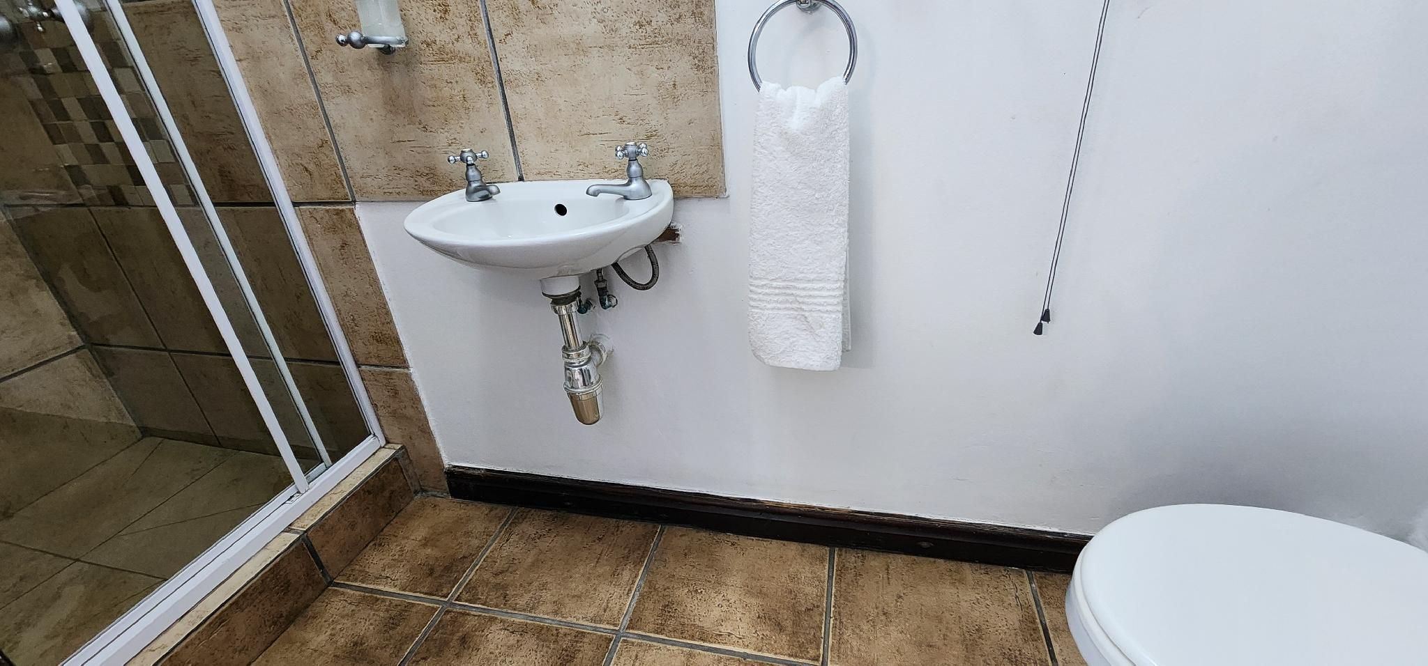 Lagoon Lodge Double Garden View 3