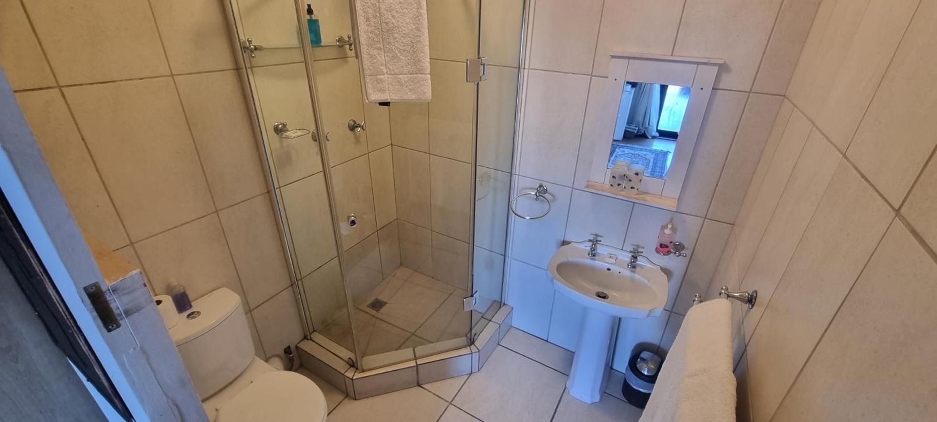 Lagoon Lodge Double Room with Shared Balcony 2