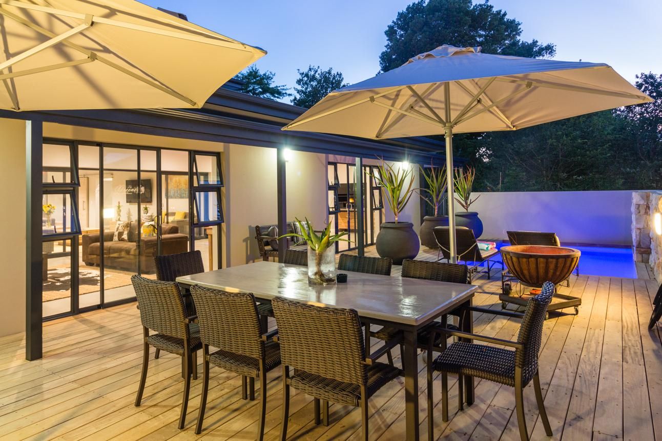 swimming pool [outdoor]