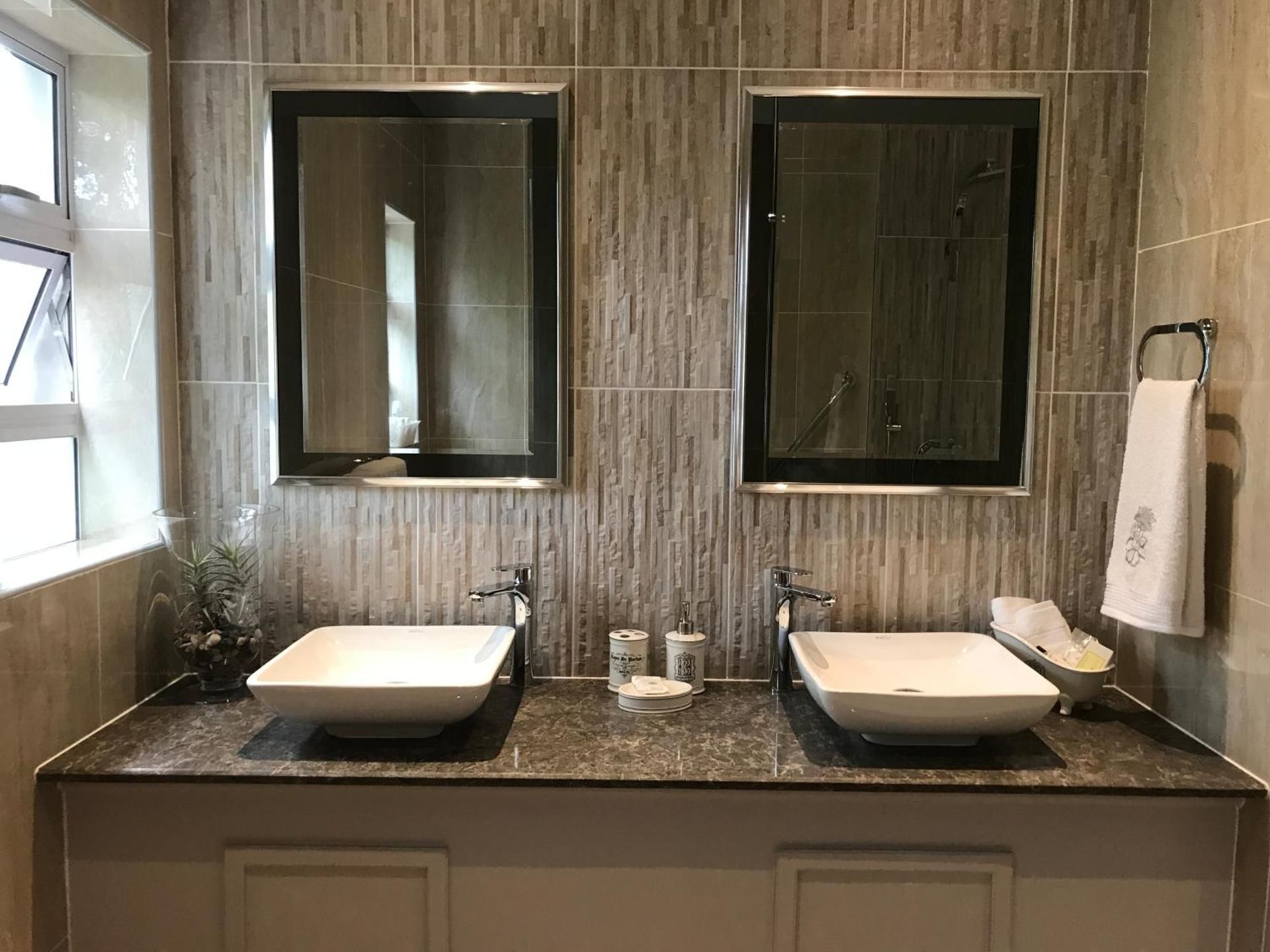 Edenwood House Deluxe King Suite 2