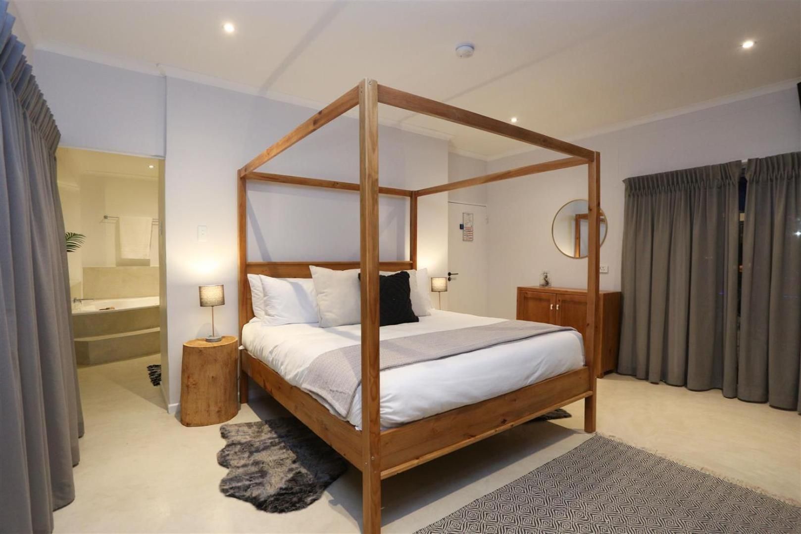 Deluxe King Suite