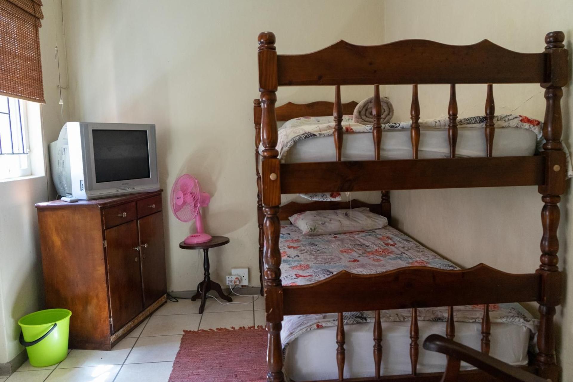 Bunk Bed in Mixed Dormitory Room