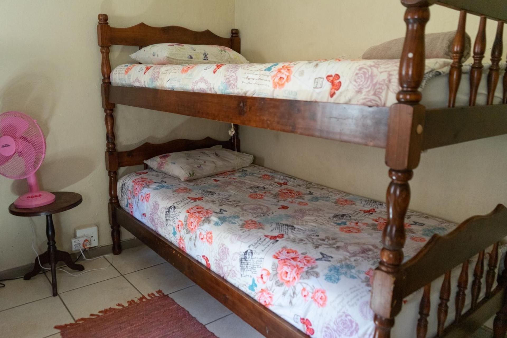 Bunk Bed in Mixed Dormitory Room