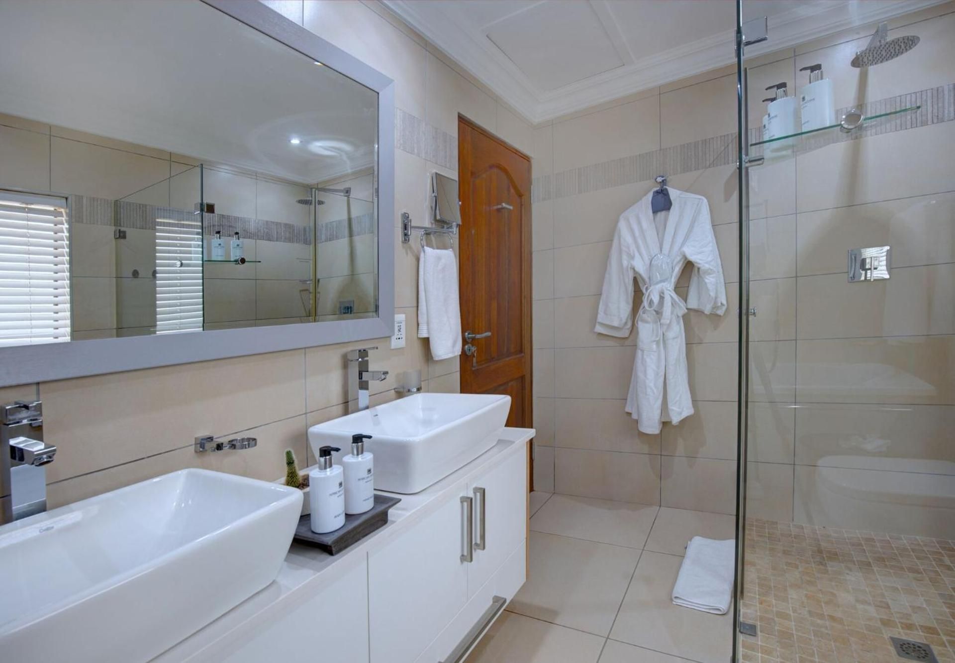 Luxury Suite 6