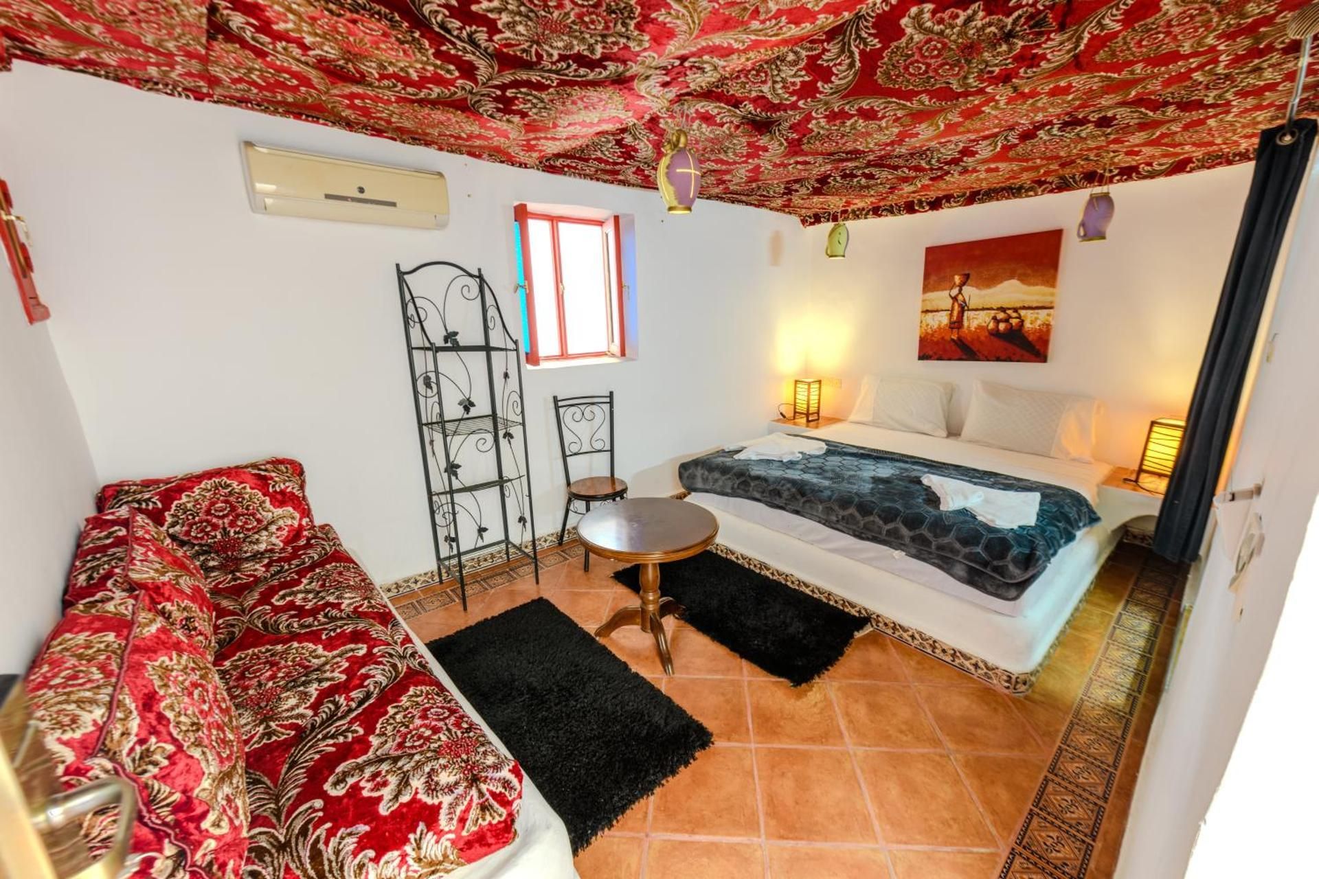Deluxe Double Room (2 Adults + 1 Child)