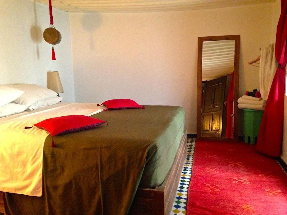 Riad Tizwa Fes Basic Double Room 2