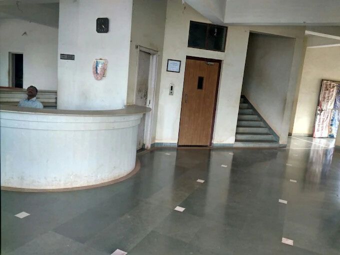 Hotel Giriratna - Railotel