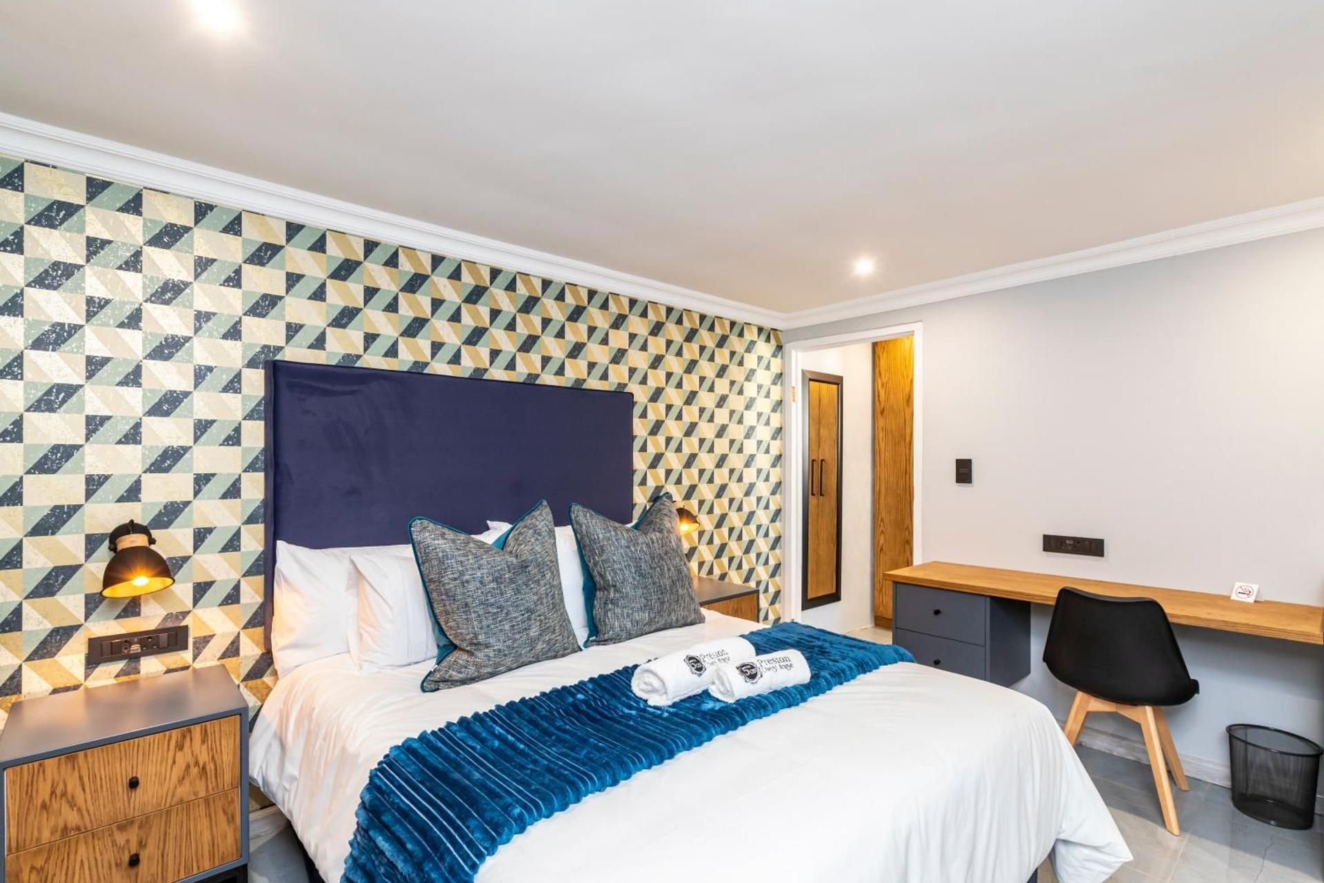 Deluxe Queen Room