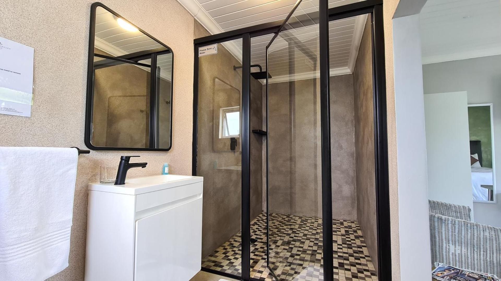 Vincent Valley Lodge King Room 2