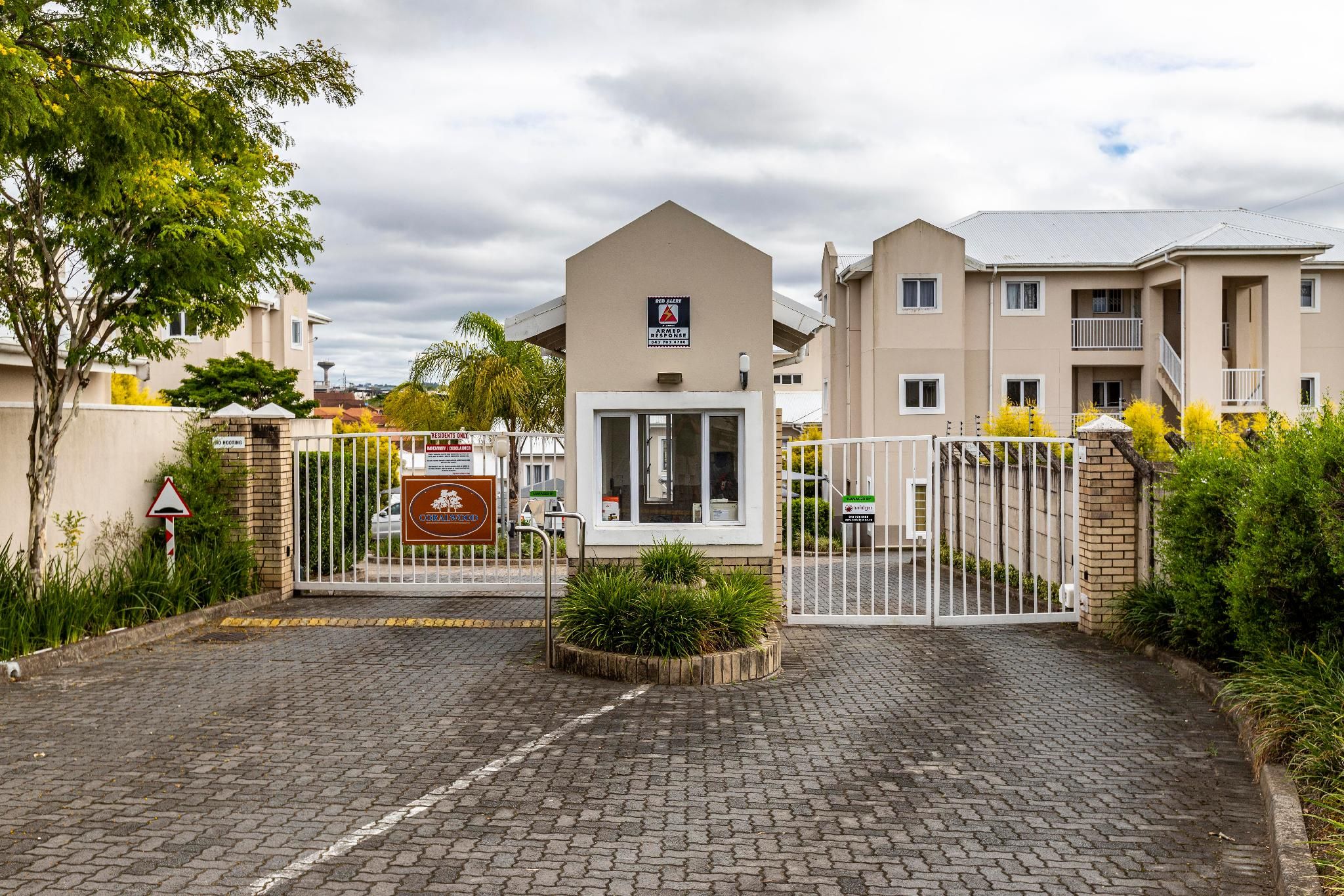 Modern Executive Unit