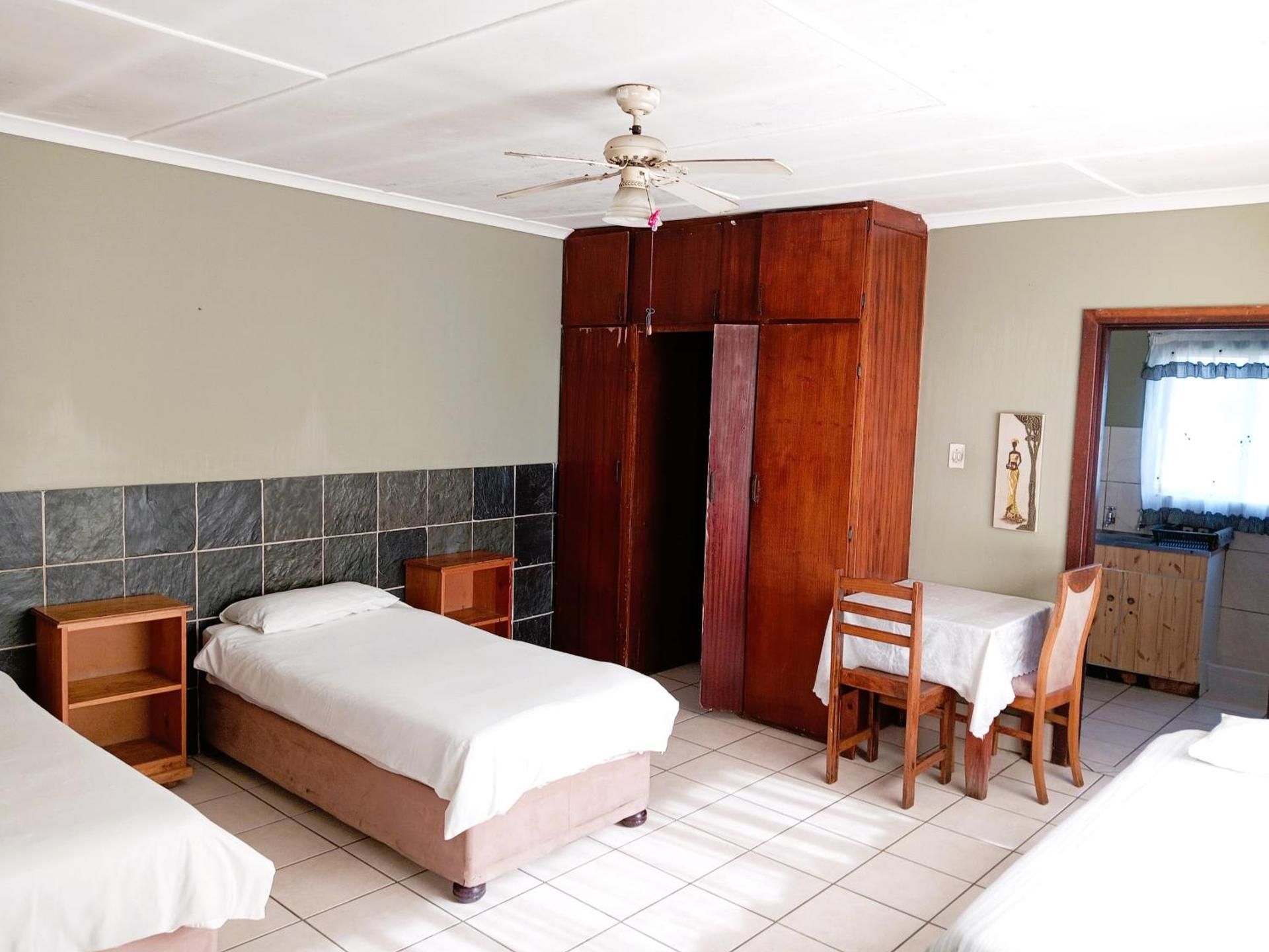 Basic Triple Room with Shared Bathroom
