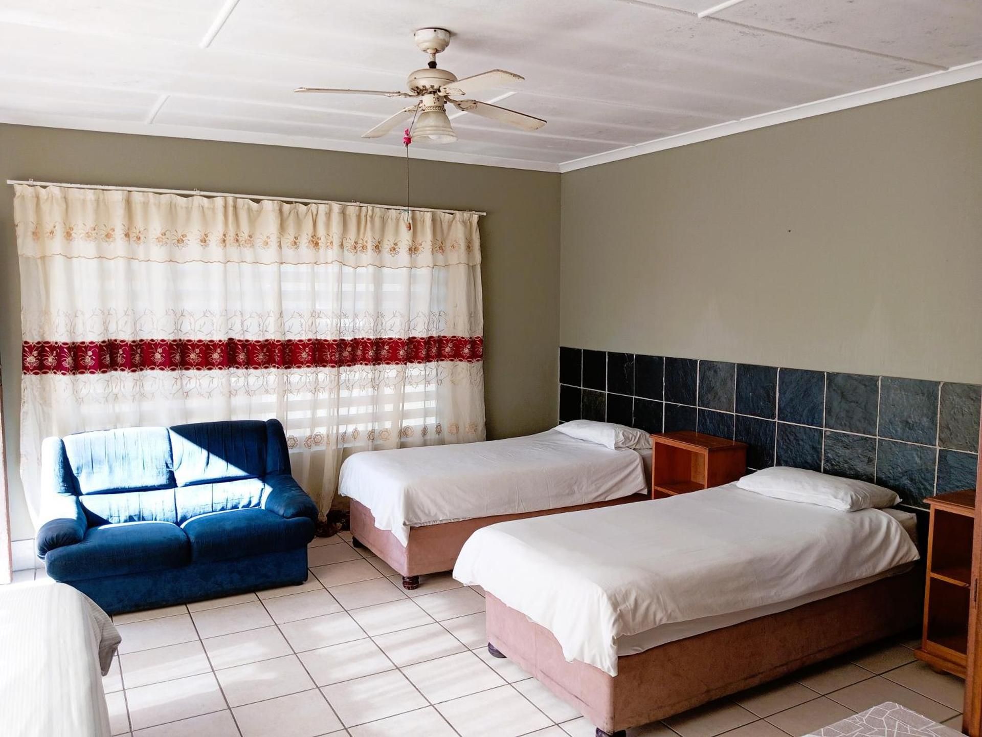 Basic Triple Room with Shared Bathroom