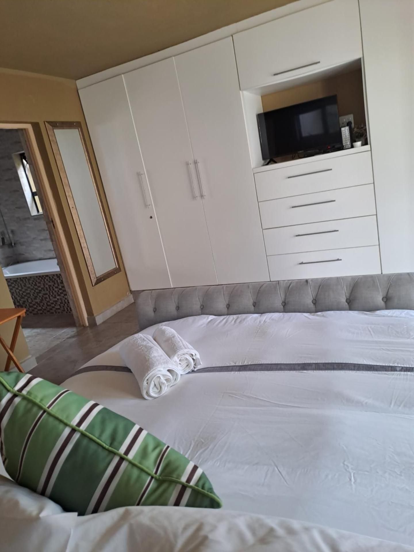 Deluxe Room (1 adult + 1 child)