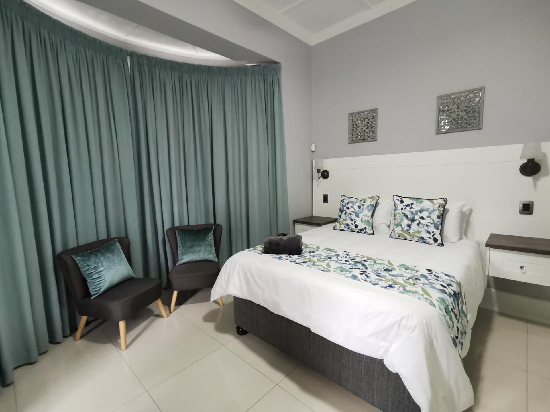 Standard Queen Room
