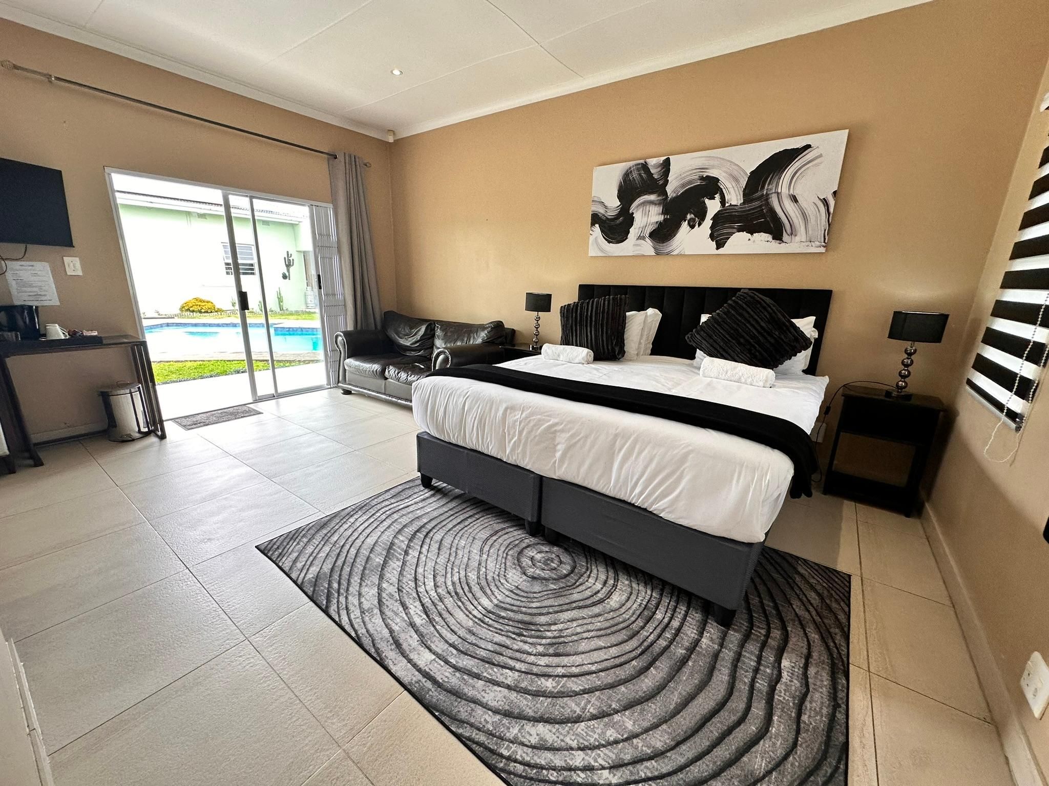 Premium Deluxe Pool Corner King Room