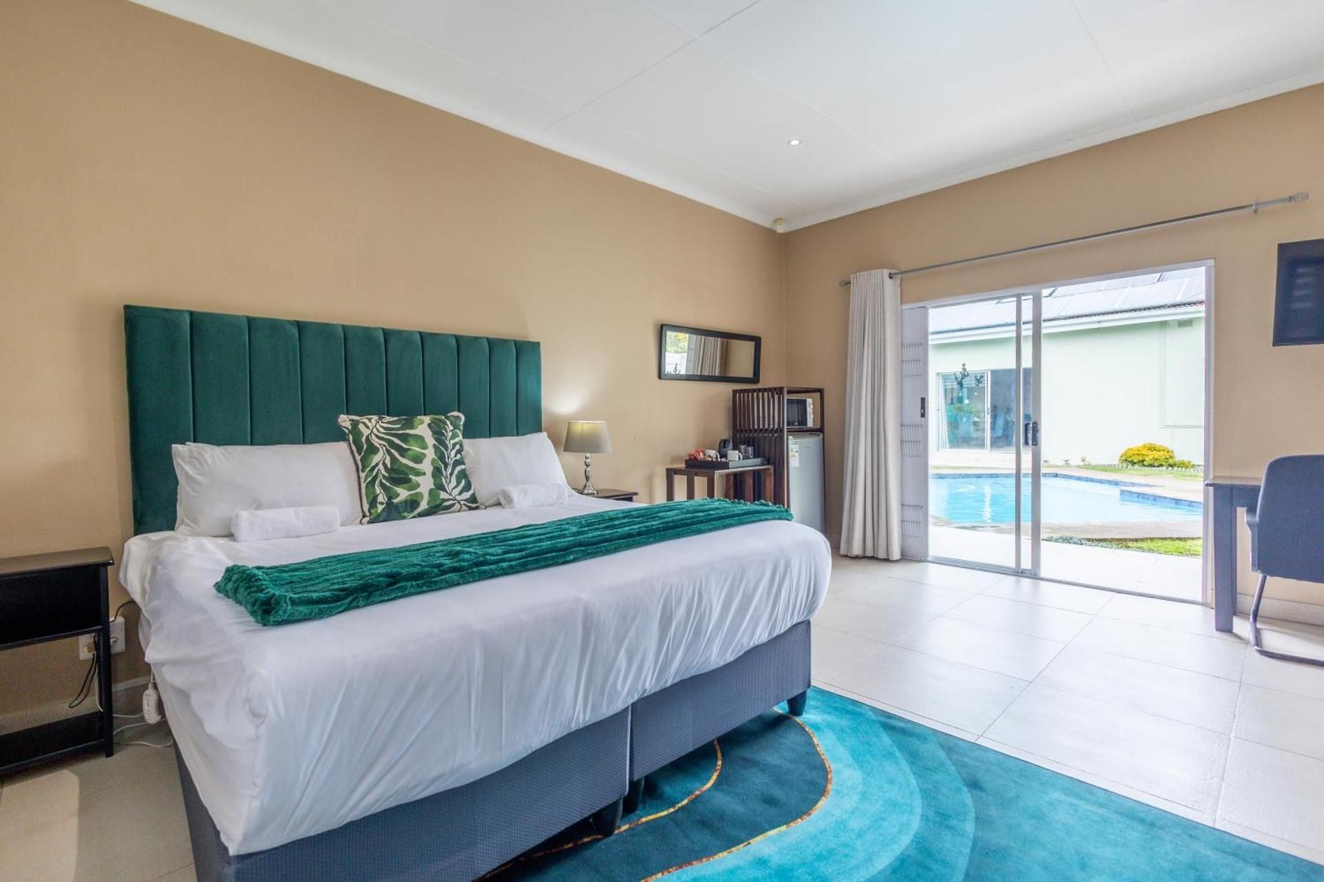 Triple Room with Pool View