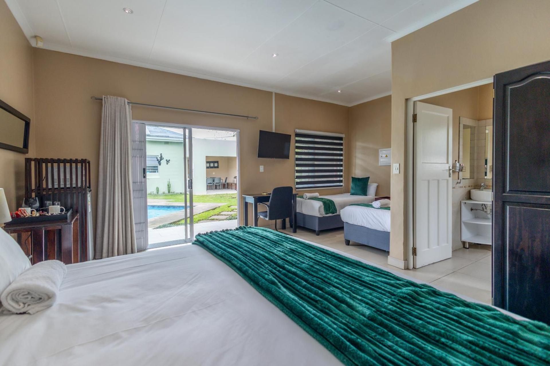 Triple Room with Pool View