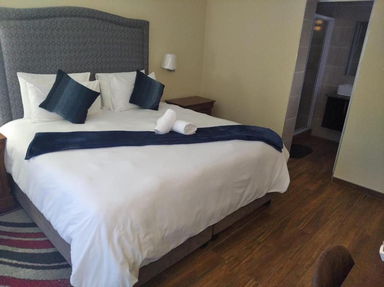 Twin Room with Shower